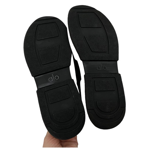 Alo Velocity Knit Sneaker in Black and White Women Size 8 - Picture 5 of 7